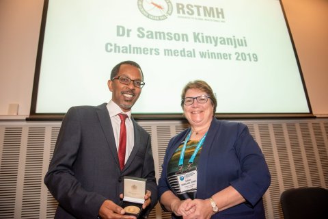 Dr Kinyanjui receives the Chalmers Medal from now Past President, Professor Sarah Rowland-Jones